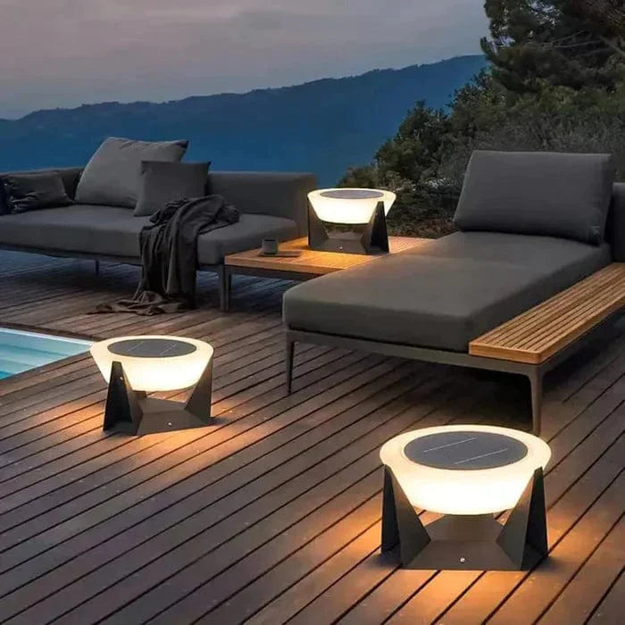 SolarGlow_-_Solar_Powered_Outdoor_Spotlight_with_Waterproof_Design_and_LED_Lighting_0