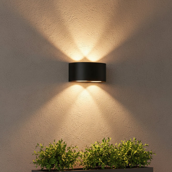 Waterproof_LED_outdoor_wall_light_-_Elegant___energy-efficient_outdoor_lighting_made_of_aluminium_1